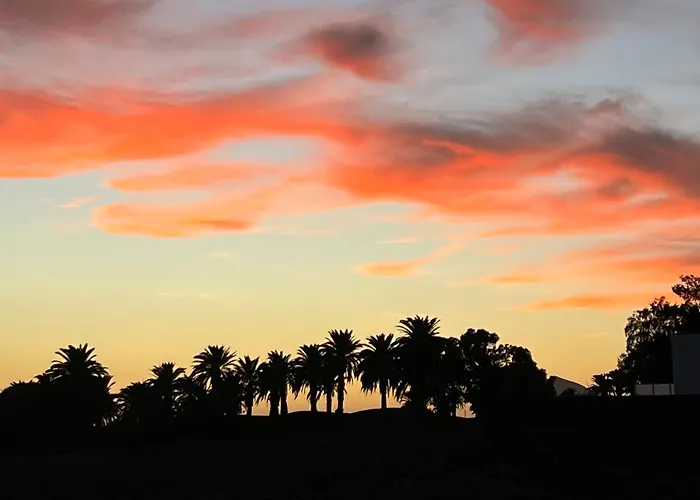 Emily Mit Hot Tub Und Meerblick