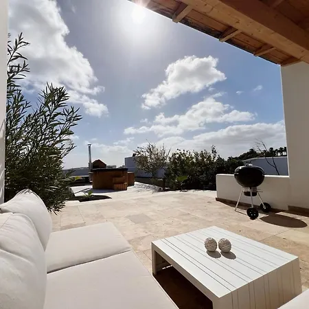 Emily Mit Hot Tub Und Meerblick