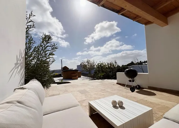 Emily Mit Hot Tub Und Meerblick